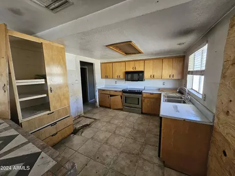 Kitchen - 2818 E Villa Rita Dr, Phoenix, AZ 85032 photo 3 of 4