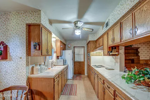 Kitchen - 1133 E 8th Pl, Mesa, AZ 85203 photo 3 of 4