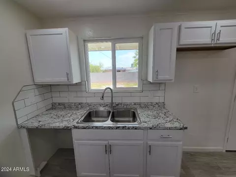 1318 E Grove St, Phoenix, AZ 85040 photo 8
