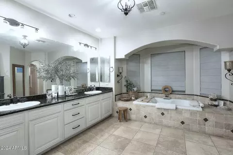 Bath - 3725 E Bryce Ln, Phoenix, AZ 85050 photo 1 of 10