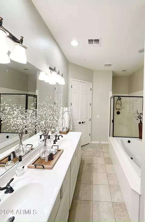 Bath - 3725 E Bryce Ln, Phoenix, AZ 85050 photo 8 of 10