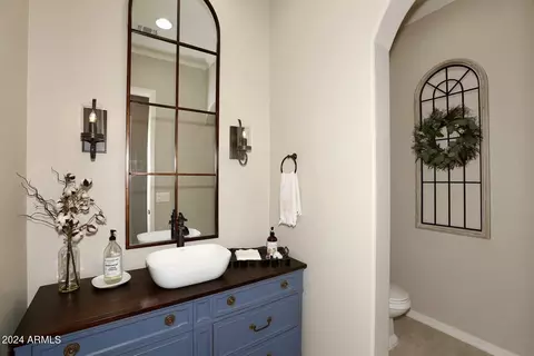 Bath - 3725 E Bryce Ln, Phoenix, AZ 85050 photo 10 of 10