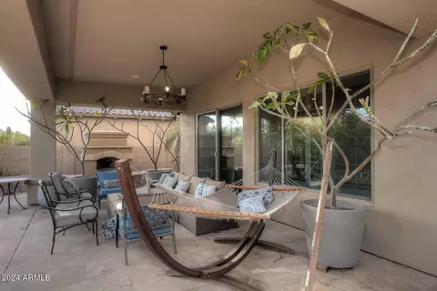Dining - 3725 E Bryce Ln, Phoenix, AZ 85050 photo 3 of 4