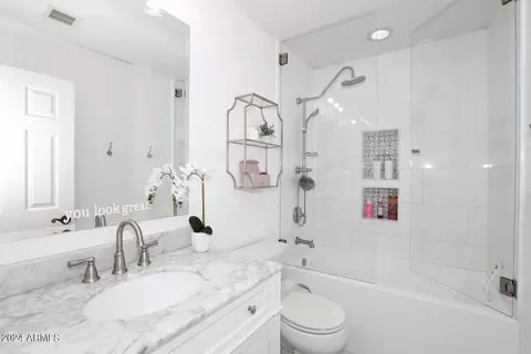 Bath - 3725 E Bryce Ln, Phoenix, AZ 85050 photo 6 of 10