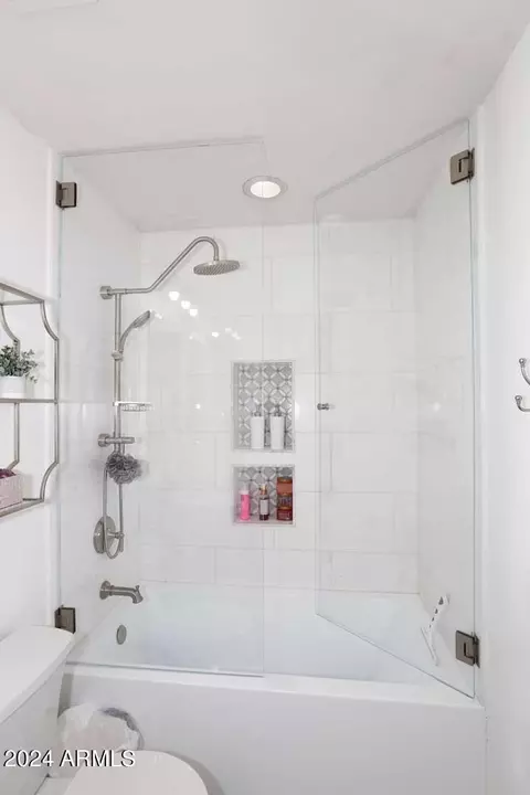 Bath - 3725 E Bryce Ln, Phoenix, AZ 85050 photo 7 of 10