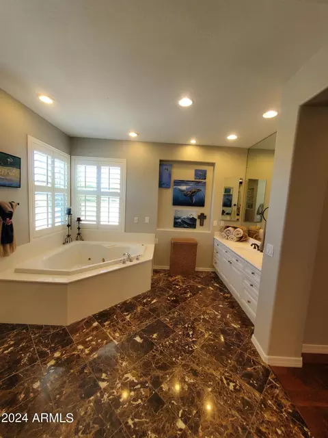 Bath - 2884 E Clifton Ct, Gilbert, AZ 85295 photo 4 of 11