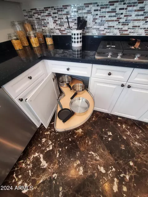 Kitchen - 2884 E Clifton Ct, Gilbert, AZ 85295 photo 9 of 10