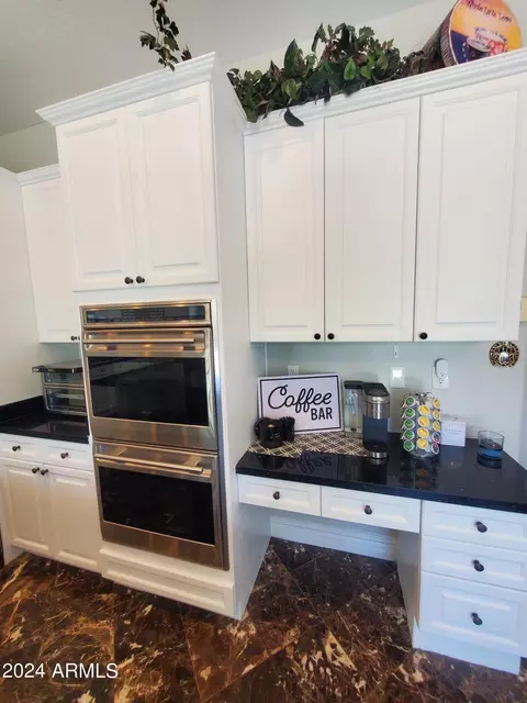 Kitchen - 2884 E Clifton Ct, Gilbert, AZ 85295 photo 7 of 10