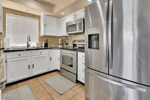 Kitchen - 3143 El Moro Ave, Mesa, AZ 85204 photo 2 of 5