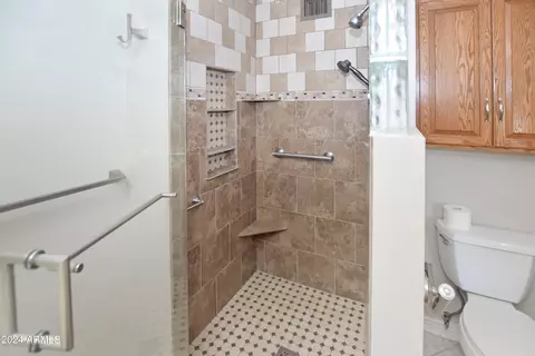 Bath - 4933 E Flower Ave, Mesa, AZ 85206 photo 1 of 3