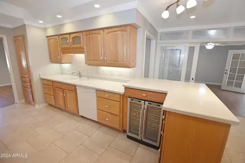 Kitchen - 4933 E Flower Ave, Mesa, AZ 85206 photo 5 of 7