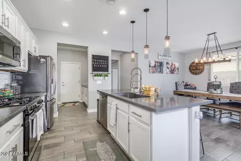 Kitchen - 2685 E Daniel Dr, Gilbert, AZ 85298 photo 5 of 6
