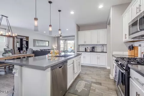 Kitchen - 2685 E Daniel Dr, Gilbert, AZ 85298 photo 3 of 6