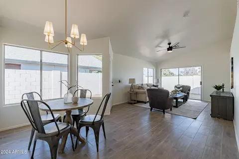 5661 S 42nd Pl, Phoenix, AZ 85040