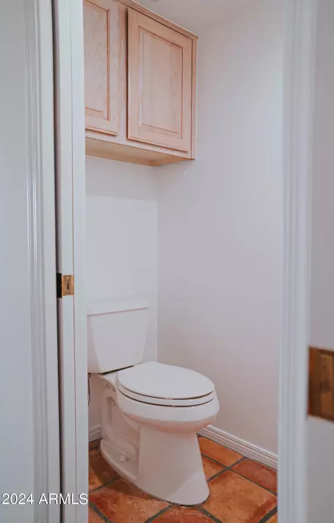 Bath - 4701 E Cholla St, Phoenix, AZ 85028 photo 8 of 8