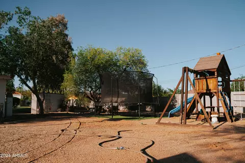 View/Area - 4701 E Cholla St, Phoenix, AZ 85028 photo 2 of 4