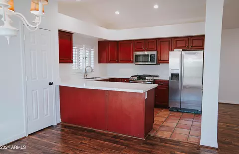 Kitchen - 4701 E Cholla St, Phoenix, AZ 85028 photo 7 of 9