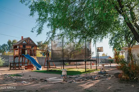 View/Area - 4701 E Cholla St, Phoenix, AZ 85028 photo 3 of 4