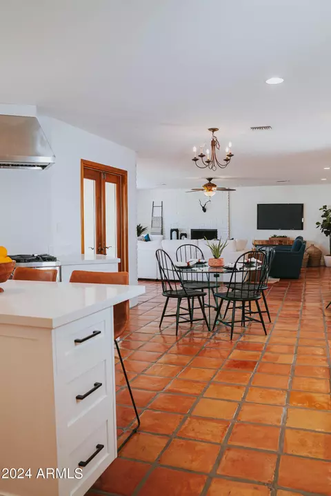 Kitchen - 4701 E Cholla St, Phoenix, AZ 85028 photo 4 of 9