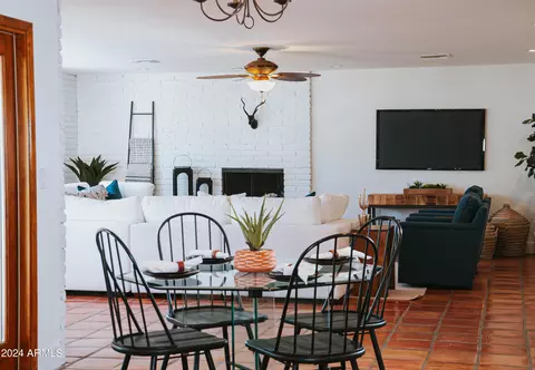 Dining - 4701 E Cholla St, Phoenix, AZ 85028 photo 1 of 5