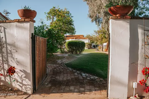 Exterior - 4701 E Cholla St, Phoenix, AZ 85028 photo 9 of 21
