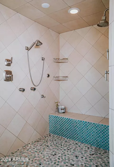 Bath - 4701 E Cholla St, Phoenix, AZ 85028 photo 3 of 8