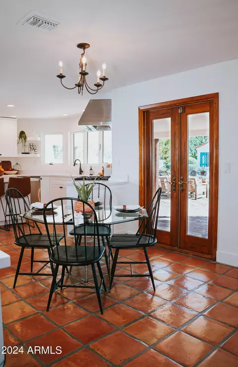 Dining - 4701 E Cholla St, Phoenix, AZ 85028 photo 2 of 5