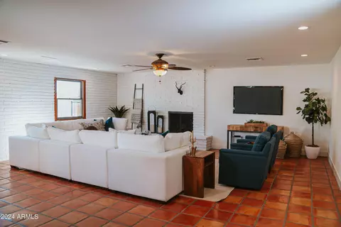 Living - 4701 E Cholla St, Phoenix, AZ 85028 photo 1 of 8