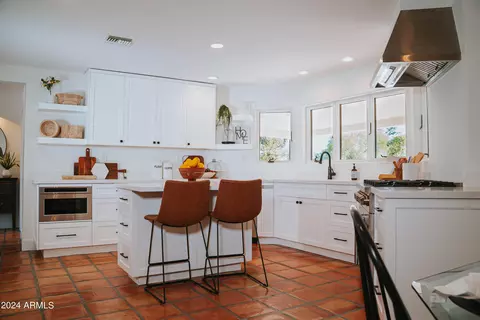 Kitchen - 4701 E Cholla St, Phoenix, AZ 85028 photo 1 of 9