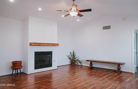 Living - 4701 E Cholla St, Phoenix, AZ 85028 photo 6 of 8