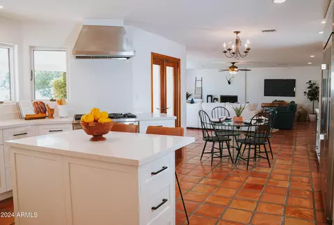 Kitchen - 4701 E Cholla St, Phoenix, AZ 85028 photo 5 of 9