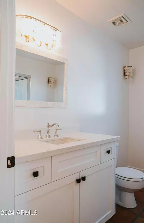 Bath - 4701 E Cholla St, Phoenix, AZ 85028 photo 4 of 8