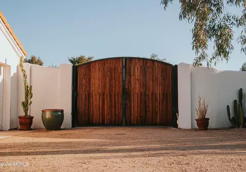Living - 4701 E Cholla St, Phoenix, AZ 85028 photo 8 of 8