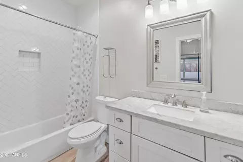 Bath - 7327 N 21st Pl, Phoenix, AZ 85020 photo 6 of 6