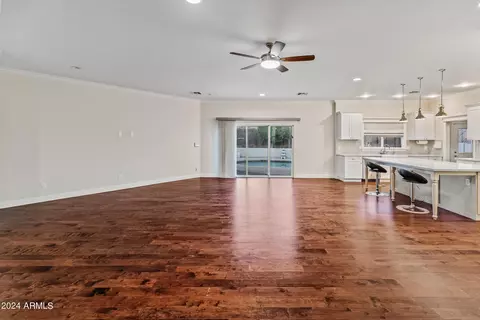 Living - 7327 N 21st Pl, Phoenix, AZ 85020 photo 5 of 9