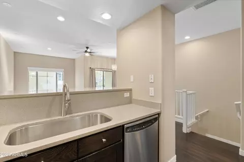 815 E Rose Ln #102, Phoenix, AZ 85014 photo 16