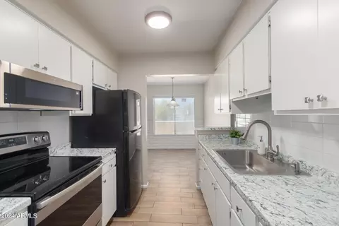 200 S Old Litchfield Rd #4, Litchfield Park, AZ 85340