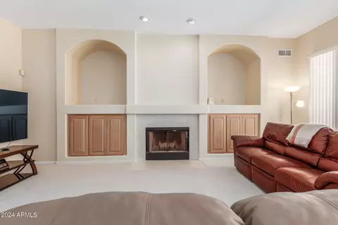 Living - 2032 E Taxidea Way, Phoenix, AZ 85048 photo 4 of 6