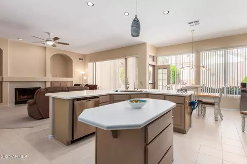 Kitchen - 2032 E Taxidea Way, Phoenix, AZ 85048 photo 6 of 6