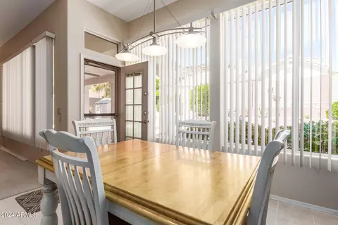 Dining - 2032 E Taxidea Way, Phoenix, AZ 85048 photo 2 of 2