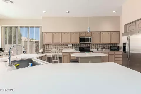Kitchen - 2032 E Taxidea Way, Phoenix, AZ 85048 photo 1 of 6
