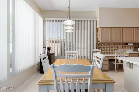 Dining - 2032 E Taxidea Way, Phoenix, AZ 85048 photo 1 of 2