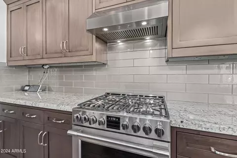Kitchen - 635 W Echo Ln, Phoenix, AZ 85021 photo 3 of 4