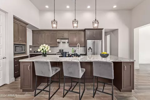 Kitchen - 635 W Echo Ln, Phoenix, AZ 85021 photo 1 of 4