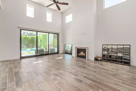 Exterior - 635 W Echo Ln, Phoenix, AZ 85021 photo 3 of 12