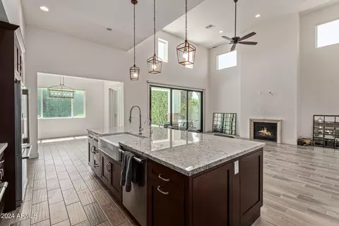 Kitchen - 635 W Echo Ln, Phoenix, AZ 85021 photo 4 of 4