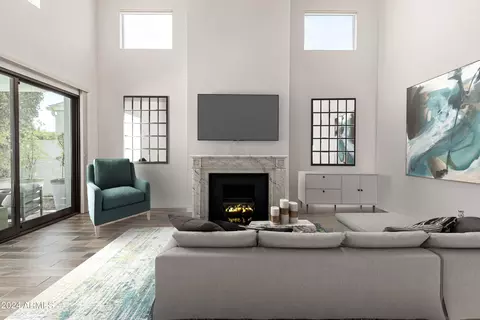 Living - 635 W Echo Ln, Phoenix, AZ 85021 photo 1 of 1