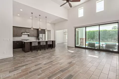 Kitchen - 635 W Echo Ln, Phoenix, AZ 85021 photo 2 of 4