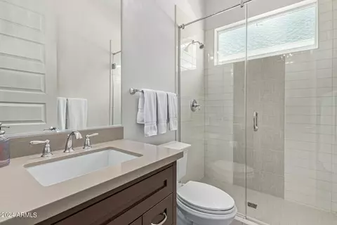 Bath - 635 W Echo Ln, Phoenix, AZ 85021 photo 3 of 3