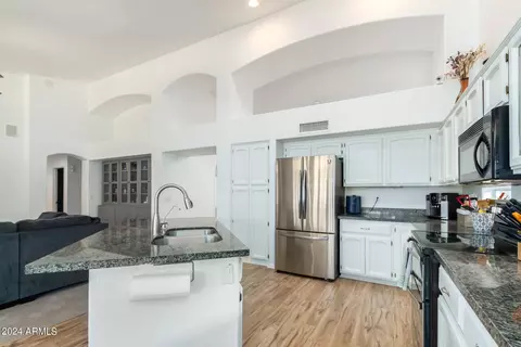 Kitchen - 3445 E Topeka Dr, Phoenix, AZ 85050 photo 4 of 7